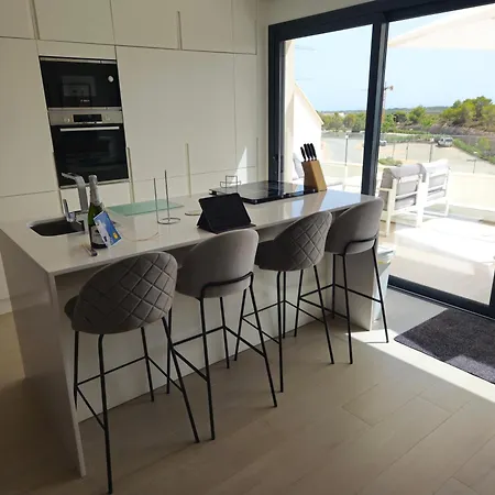 The Panoramic Penthouse 奥里韦拉